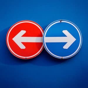 panneaux de choix de directions : Guider un particulier dans la recherche et le choix d’un professionnel compétent pour l’accompagner dans la gestion de son assurance et l’indemnisation suite à un accident corporel avec CPC & Associés