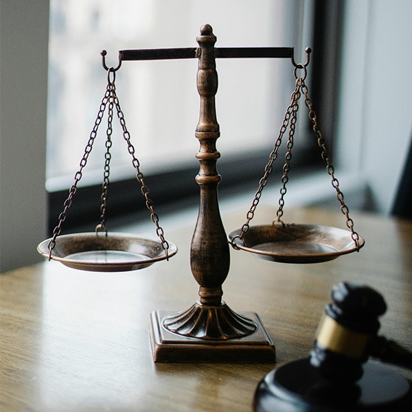 vue sur la balance de la justice