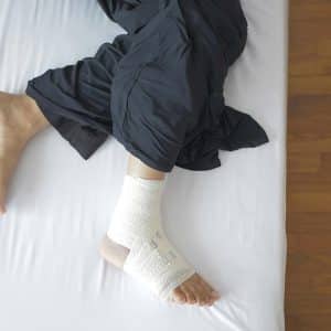 accident de la vie privée, un pied dans le plâtre, quels sont vos droits ? CPC Associés